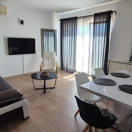 Gabrijel Apartment *
